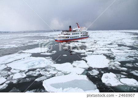 Drifting ice and Morror Drifting ice and Morror 2468907