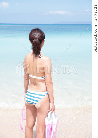 A woman with a snorkel set 2472322