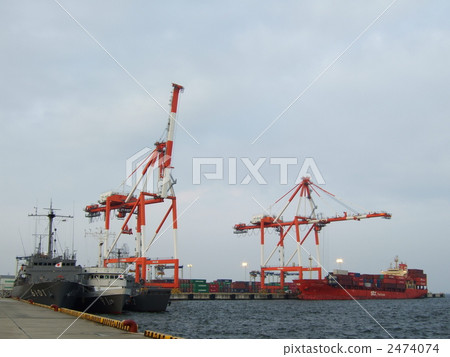 龍門起重機和貨船 2474074