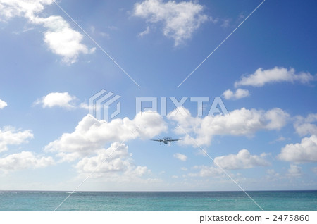 Passenger aircraft heading to Tropical country 2475860