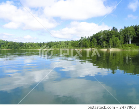Cotton cloud in the lake Cotton cloud in the lake 2477903