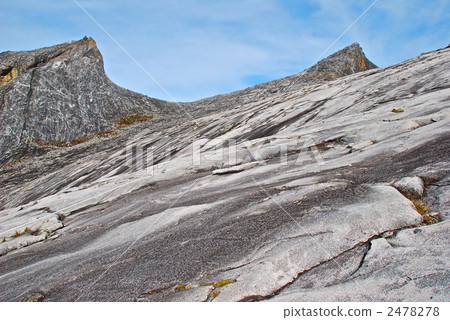 Near the summit of Kinabalu (the center is "Lo's Peak" at the summit) (East Malaysia / Borneo Island) 2478278