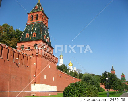 俄羅斯莫斯科市牆壁和克里姆林宮的瞭望塔 2479458