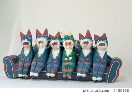 貓坐在沙發上 貓坐在沙發上 2480188