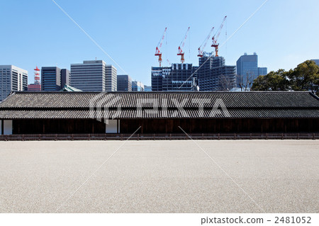 The hundred number of East Gyoen and Marunouchi Building Street 2481052