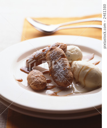 dessert dessert 2481380