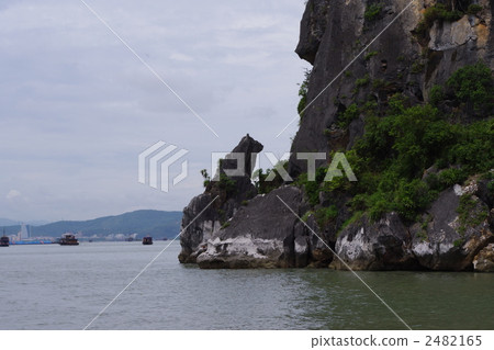 Dog rock of Halong Bay 2482165