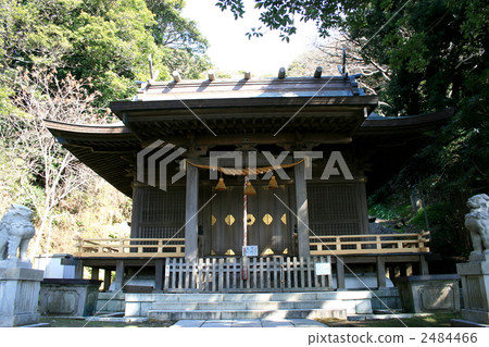參觀神秘的神廟,那裡有著名的Hojo Tokimune ko井 參觀神秘的神廟,那裡有著名的Hojo Tokimune ko井 2484466