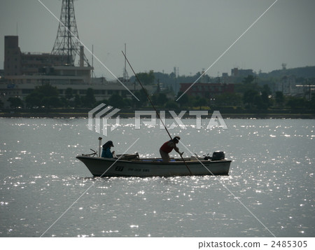 shijimi clam digging, lake shinji, fishing boat 2485305
