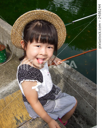 Infants to fish 2486244