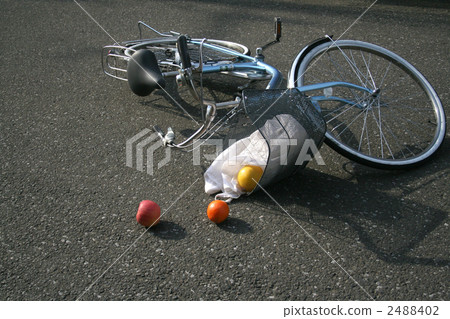 A bicycle accident A bicycle accident 2488402
