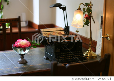 用打字機進行的一項研究 用打字機進行的一項研究 2488971