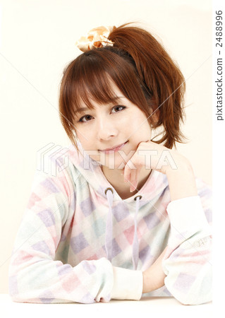 手托下巴 通風的 溫柔 2488996