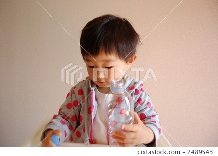 sitting, sitting down, little child 2489543