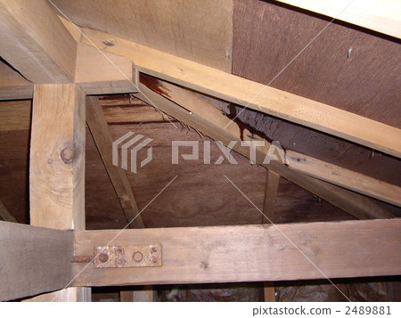 Leak of the ceiling Leak of the ceiling 2489881