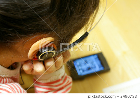 聽音樂的女孩 2490758