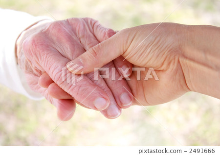牽著老人的手(室外) 牽著老人的手(室外) 2491666