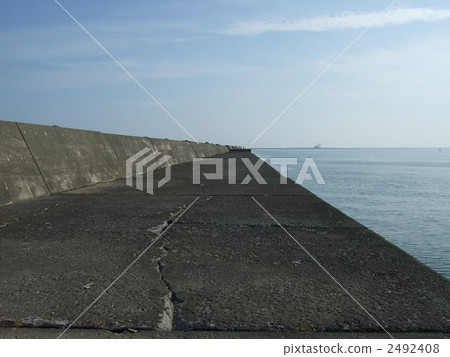 Sea breakwater Sea breakwater 2492408
