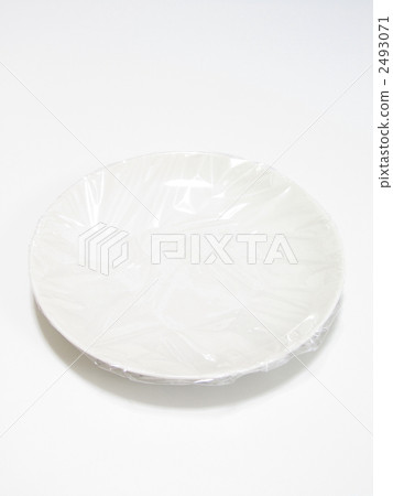 Wrap dishes and reduce washing Disaster prevention idea [White background/Simple] 2493071