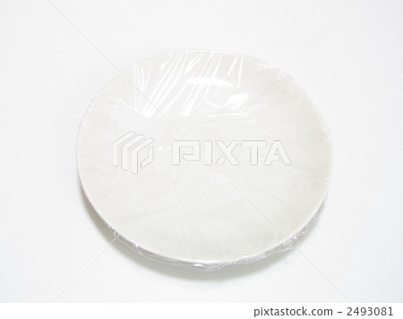 Wrap dishes and reduce washing Disaster prevention idea [White background/Simple] 2493081
