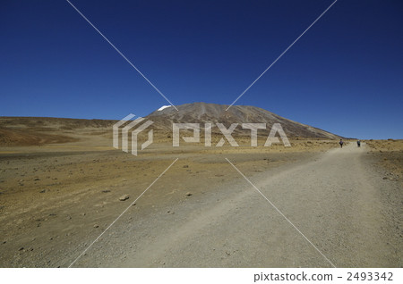 乞力馬扎羅山 沙漠 山峰 2493342