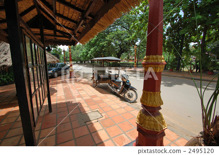 Tuk-tuk 2495120