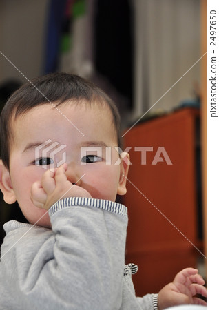 Pausing while holding your finger Pausing while holding your finger 2497650
