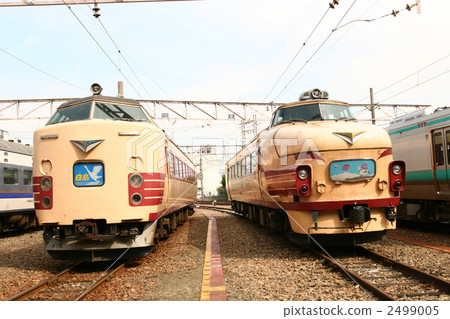 A train active in the Hokuriku region 2499005