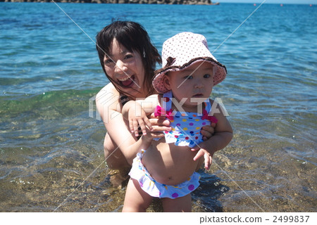 bathing suit, swimming suit, swimsuit 2499837