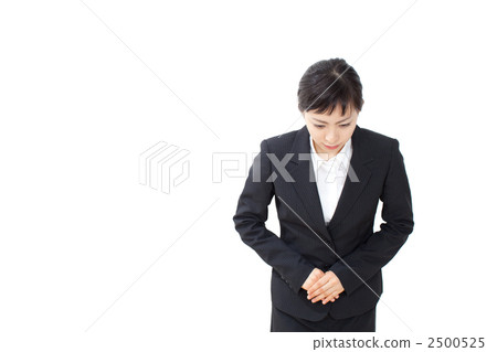 A woman bowing 2500525