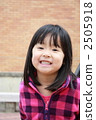 幼兒園兒童女孩微笑！如果 2505918