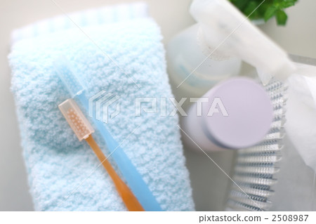 medicine and toiletry cabinet, tooth brush, toothbrush 2508987