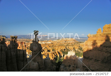 布萊斯峽谷的女王和三個姐妹岩石稱為圓形劇場 2514717