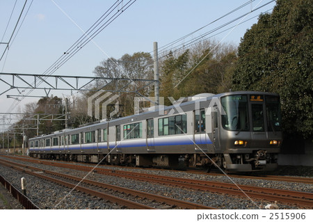 223 series fast train 2515906