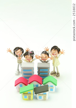 Family with a smile 2518812