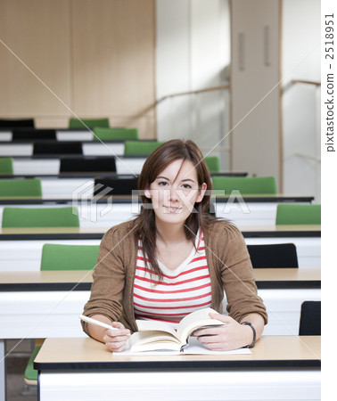 university student/vocational school student, person, looking at camera 2518951