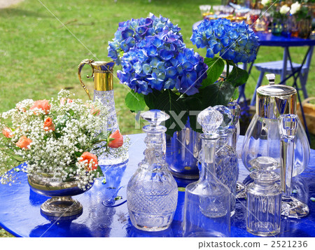 Hydrangea garden glass bottle 2521236