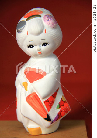 A cute doll. 2521423