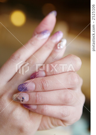 Purple lame and gold heart nails 2525106