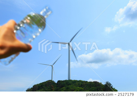 Windmill and PET bottle Windmill and PET bottle 2527179
