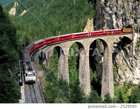 Glacier Express on crossing the Land Vassar Bridge 2529593