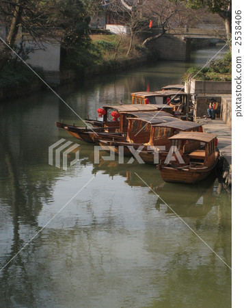 Suzhou canal and ship 2538406