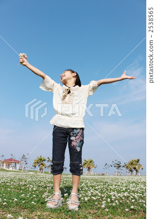 one person, clover, person 2538565