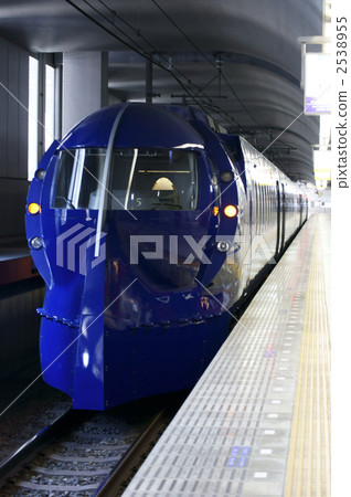 Travel and train 2538955