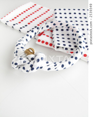 Torsion headband [Inase image] [White background/copy space] 2539349