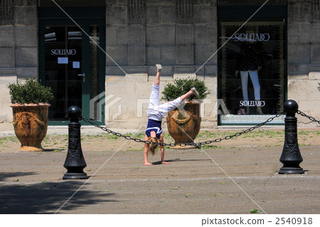 Arles girl Arles girl 2540918