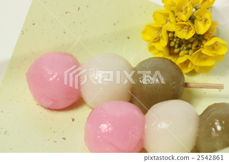 three-color dumplings, hanami dango, kushi-dango 2542861