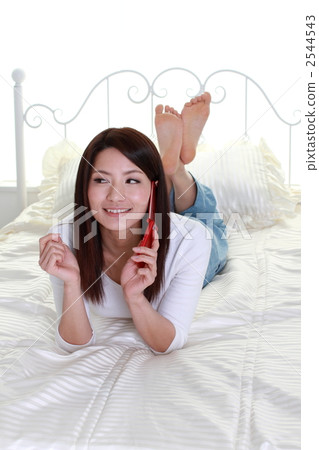 一個女人背著它 一個女人背著它 2544543