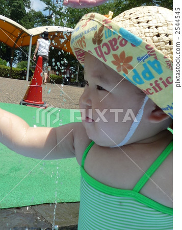playing in water, baby, infant 2544545