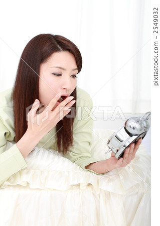 我睡過頭了一個女人 2549032